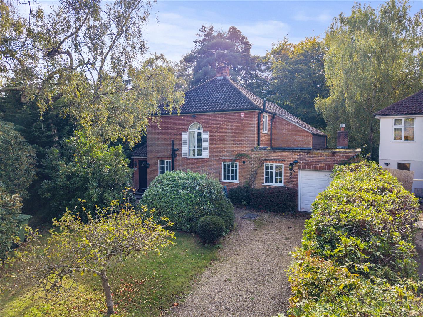 4 bed property in Woodlands Close, Ascot